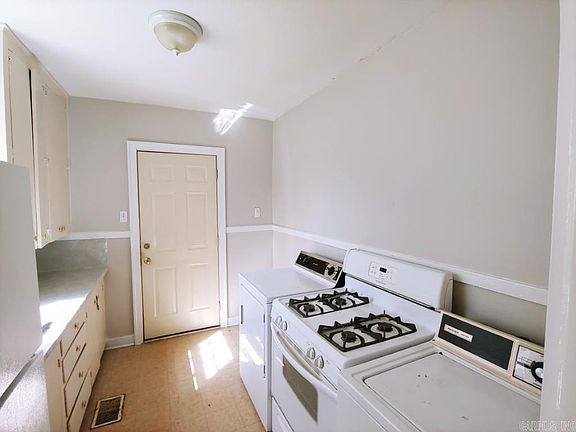 5th image of 304 Walnut St