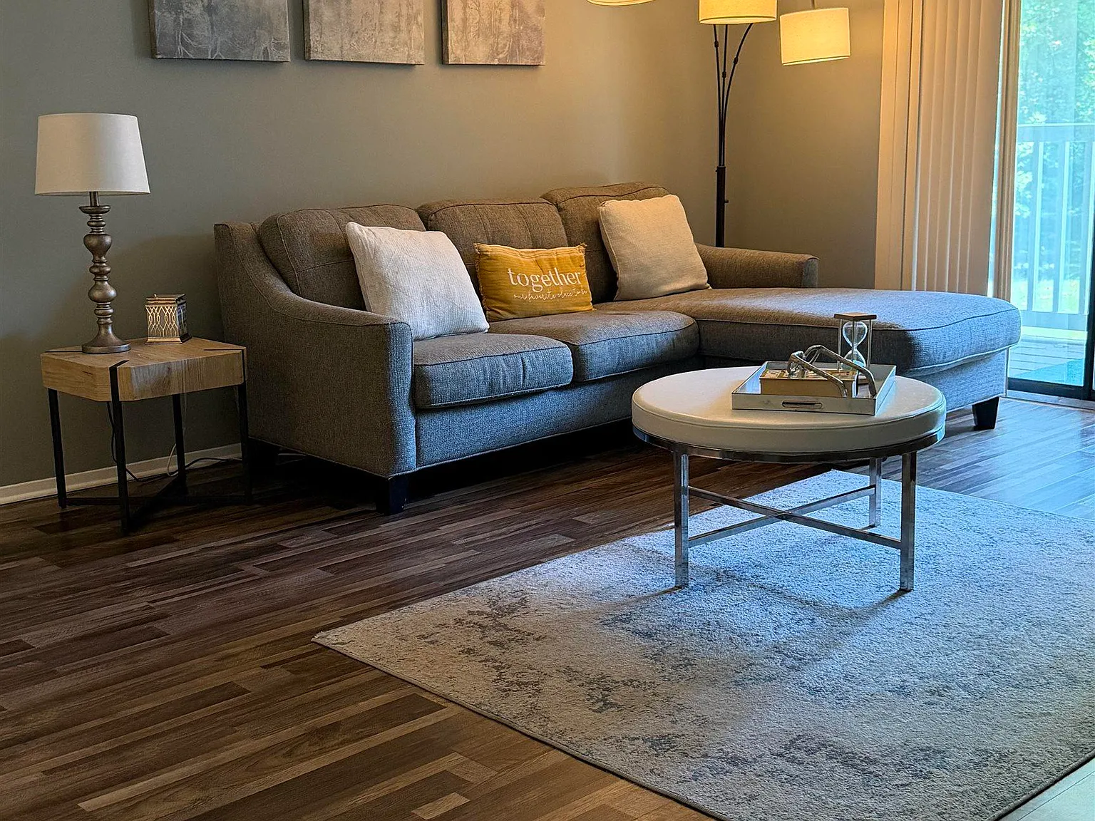 1 bed, 1.0 bath, 741 sqft, $1,100 — Photo 1