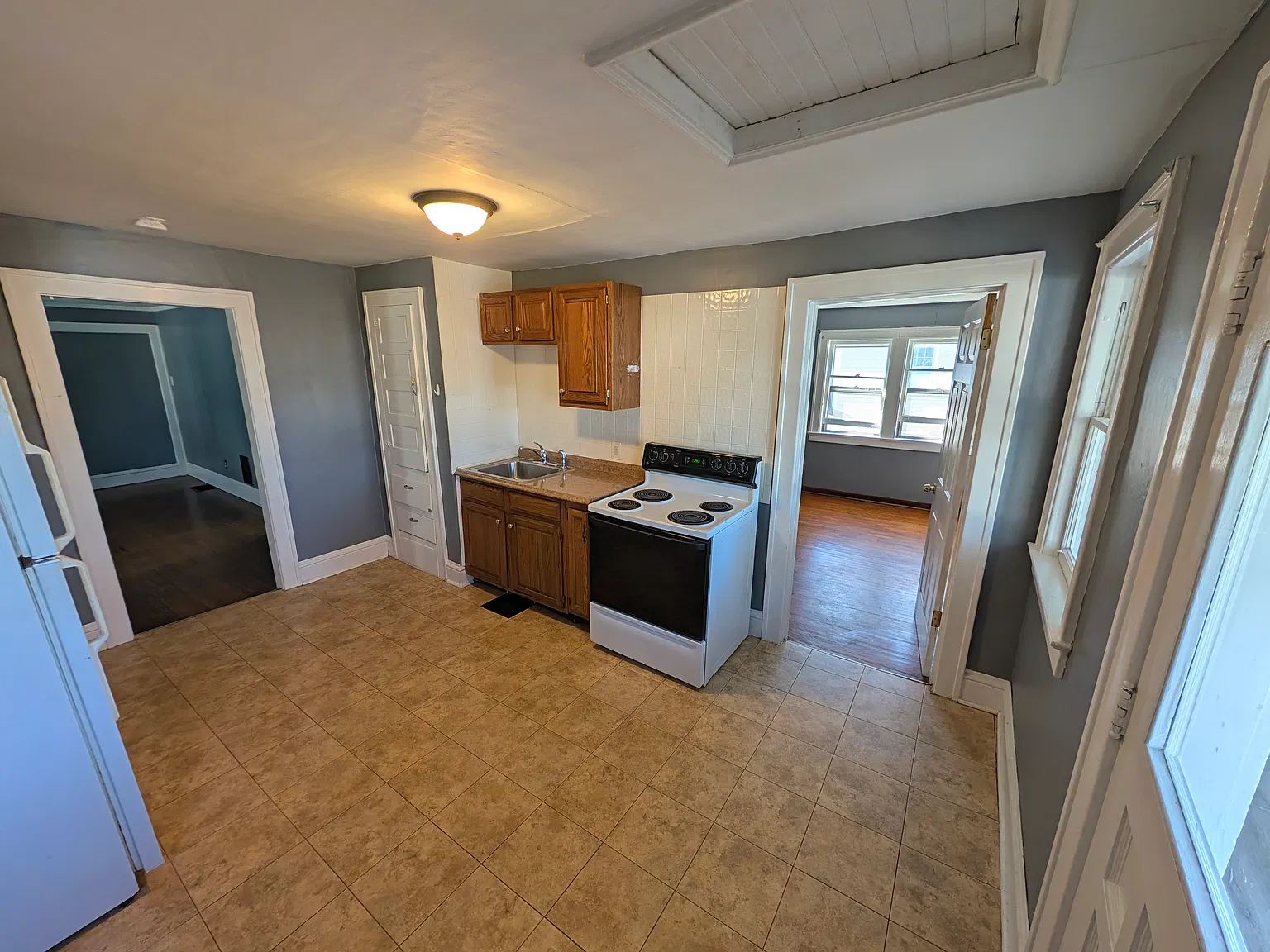 2 bed, $1,100 — Photo 1