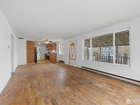 4th image of 11630 Center Road