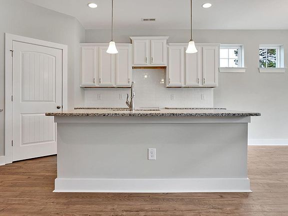 445 Shaftesbury Place-05 Compressed