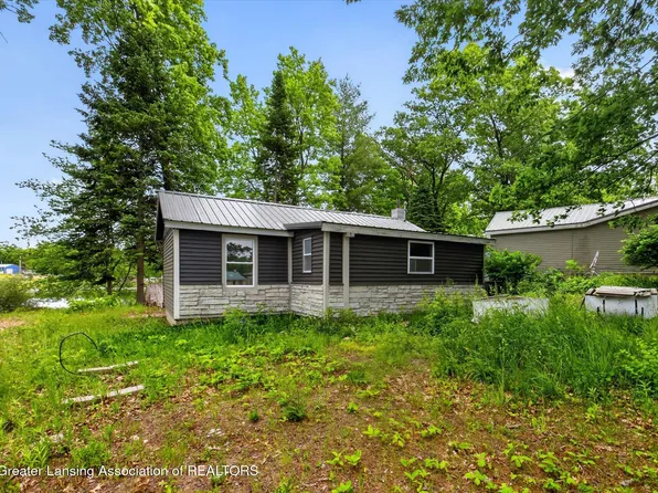 6919 S Ruby St, Harrison, MI 48625
