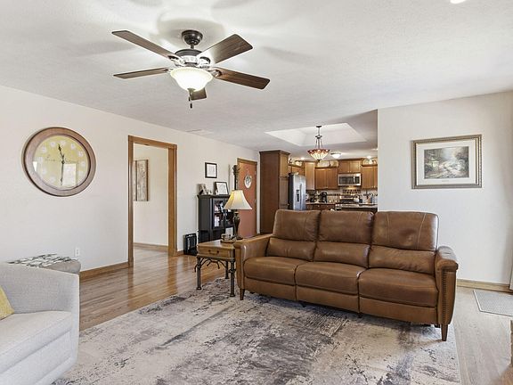 4th image of 1551 W Pheasant Run Street