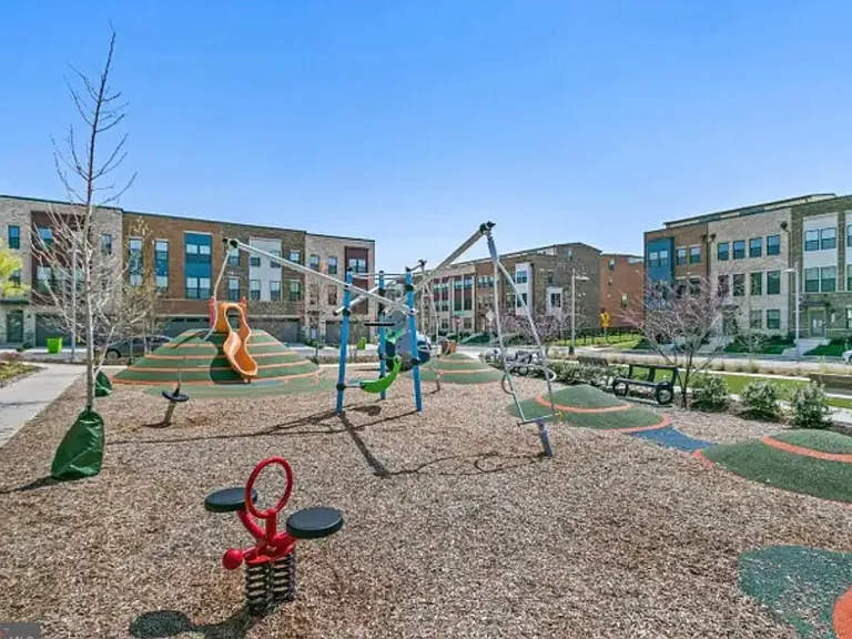 2818 Arts Vista Blvd — Photo 18