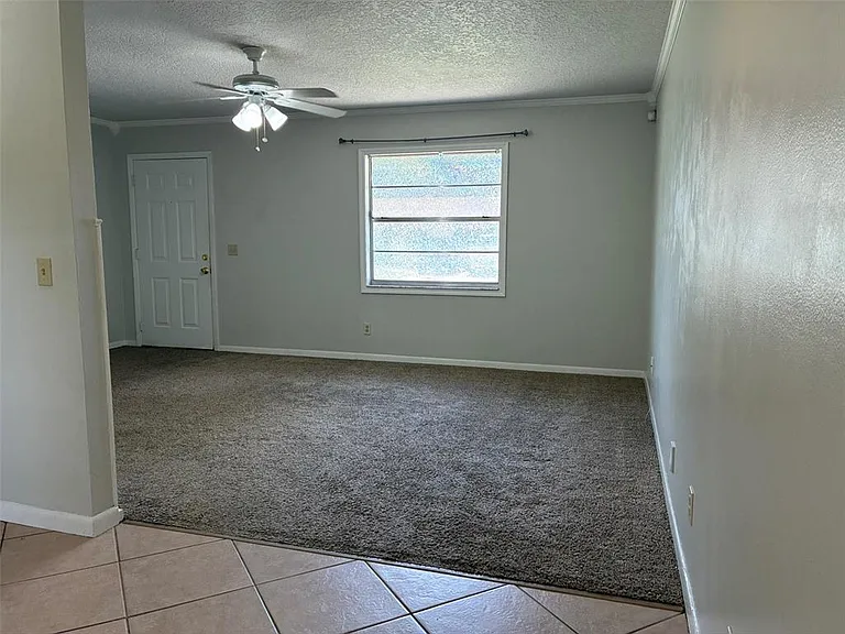 320 Queen Ave — Photo 6
