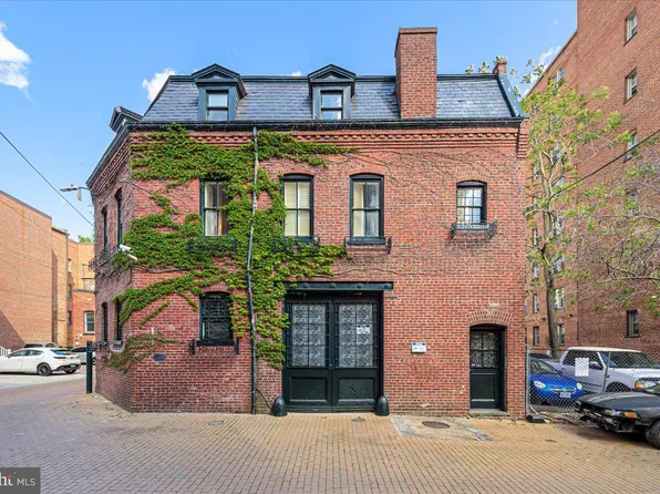 1735 Fraser Ct NW, Washington, DC 20009