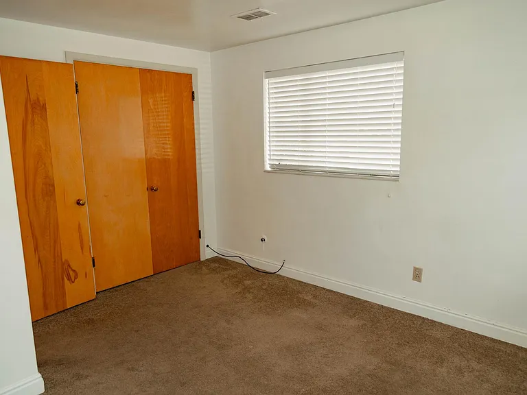 1586 E Blaine Ave — Photo 13