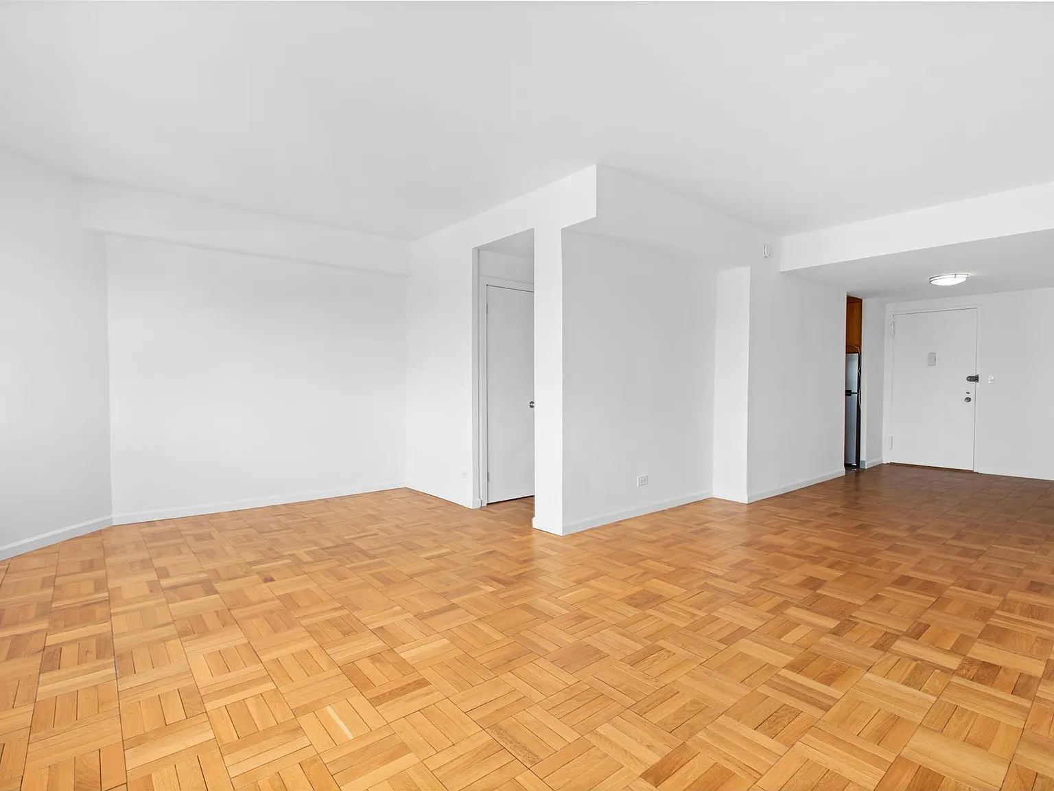 210 East 15th Street — Photo 4