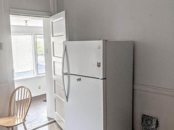3rd image of 1754 W Winnemac Ave #2