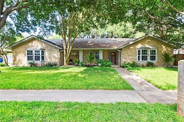 Beautiful Onion Creek home with great curb appeal