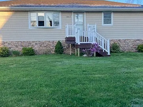 807 Granada Pkwy, Lindenhurst, NY 11757