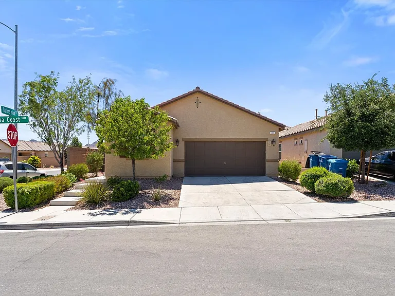 700 Sea Coast Dr — Photo 1