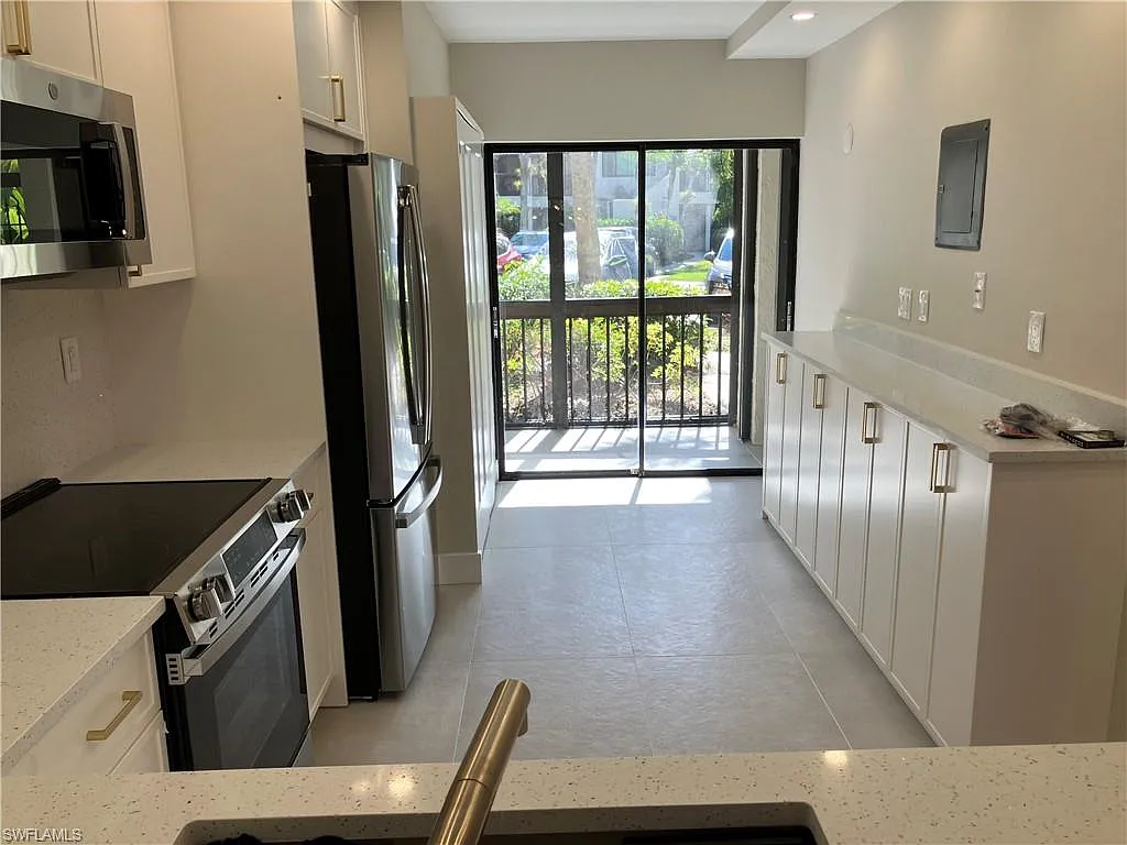 3 bed, 2.0 bath, 1456 sqft, $2,700 — Photo 4