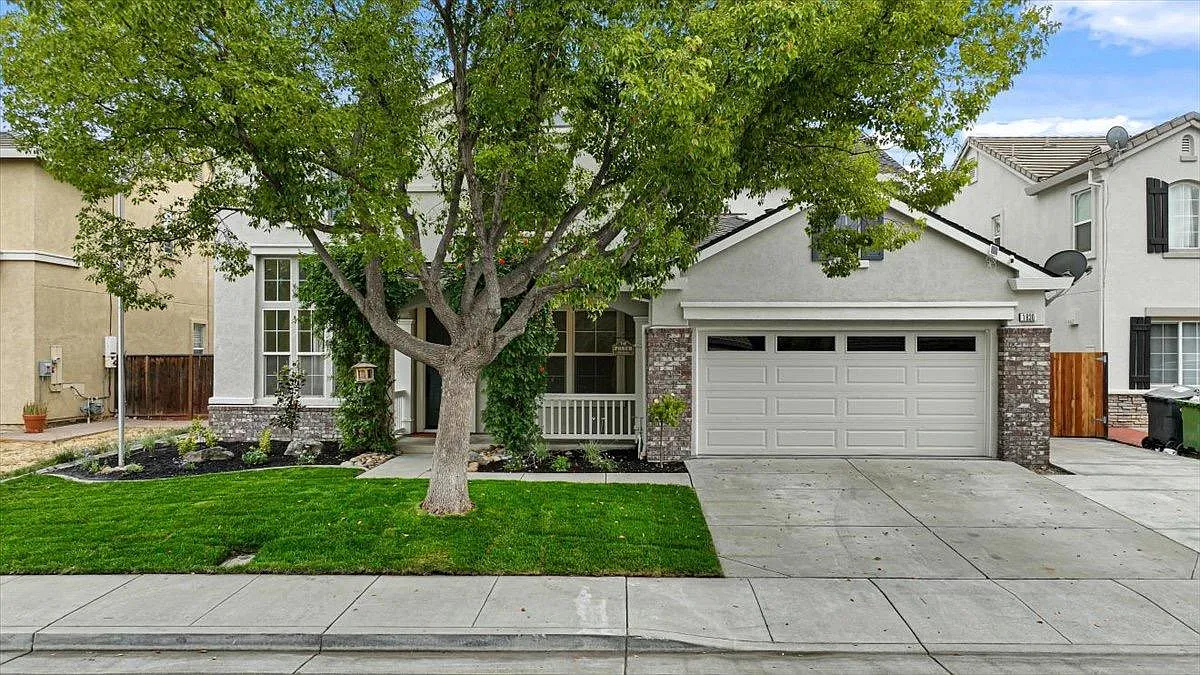 1830 Geranium Way photo 1