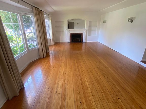 3rd image of 361 N Mansfield Ave #361