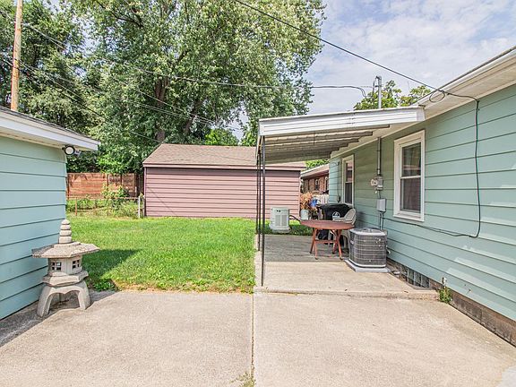 3rd image of 226 Mertens AVENUE