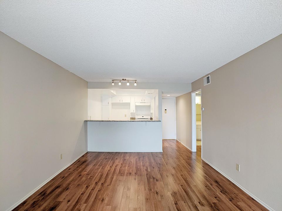 1st image of 350 S Oakland Ave Unit 204