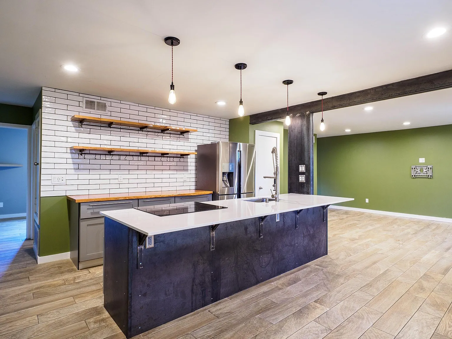 2 bed, 1.5 bath, 964 sqft, $2,100 — Photo 4