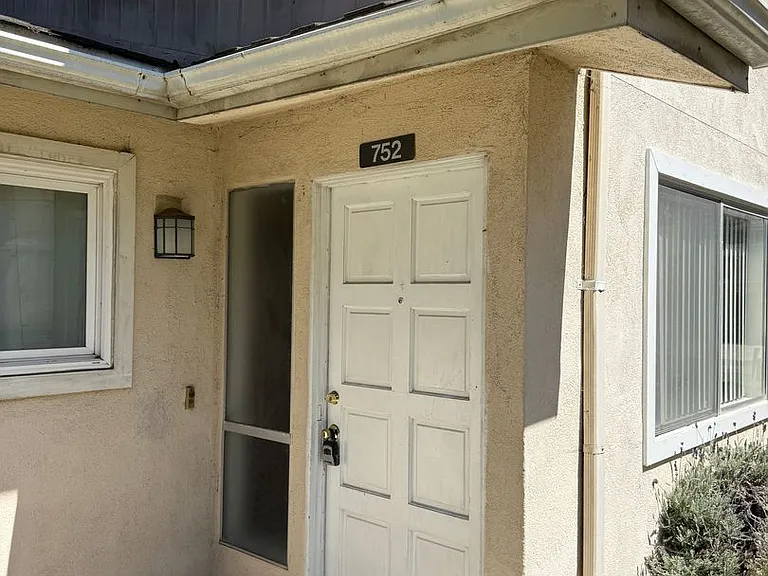 752 W Hemlock St — Photo 15