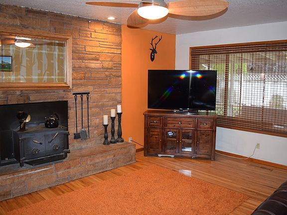 4th image of 1383 NE Oleander Ln