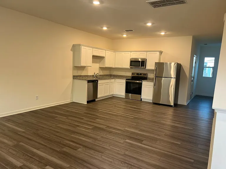 2213 Glen Crossing Dr — Photo 5