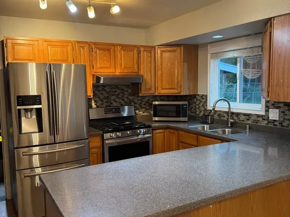 9021 Little Creek Dr, Anchorage, AK 99507