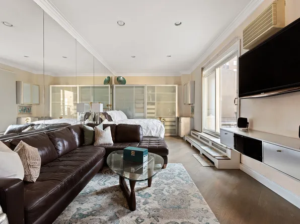 220 Madison Avenue image 3 of 14