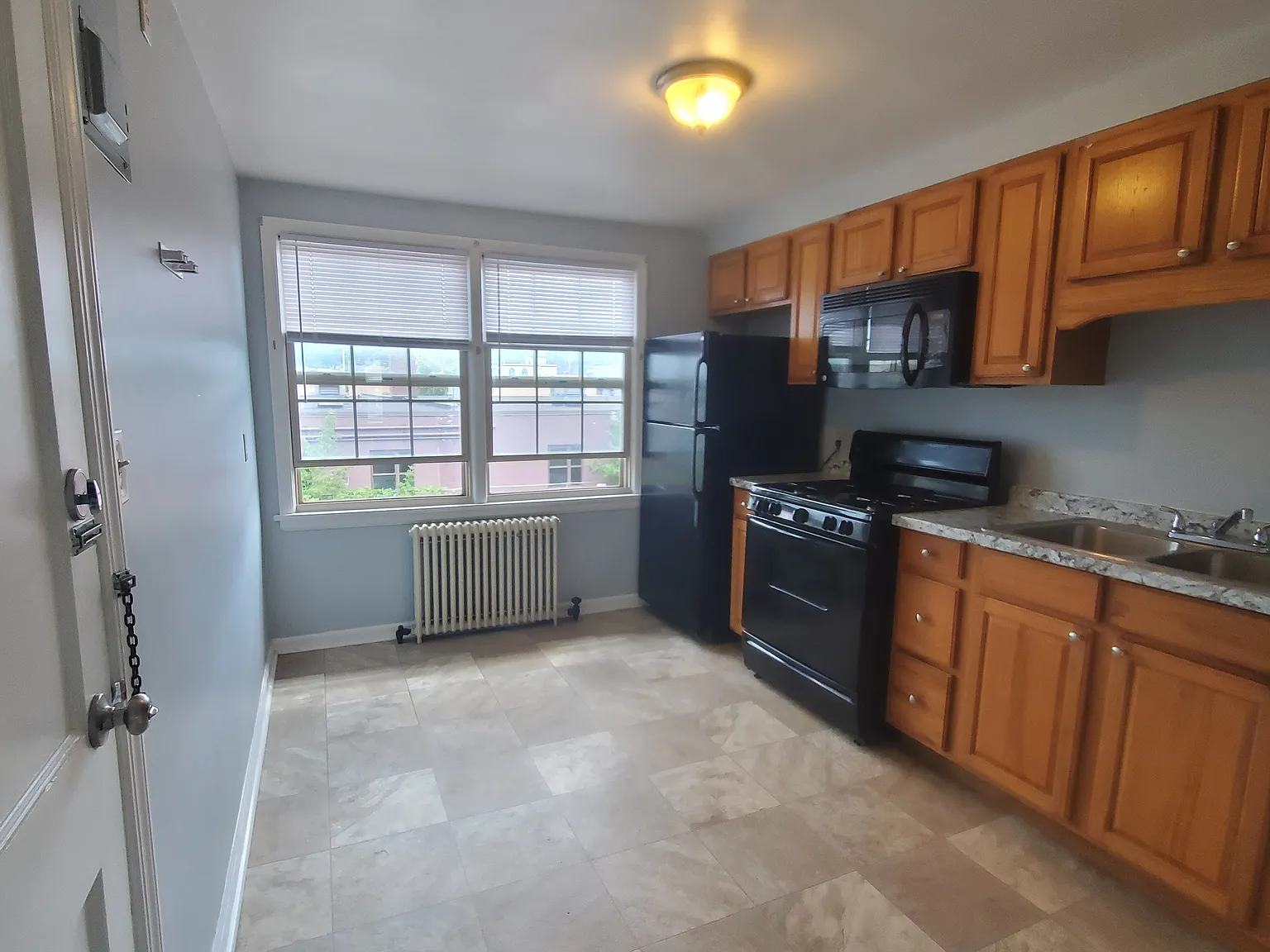 1 bed, 700 sqft, $1,000 — Photo 2