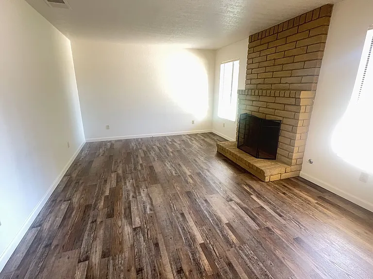 3469 Claremont Ave — Photo 3
