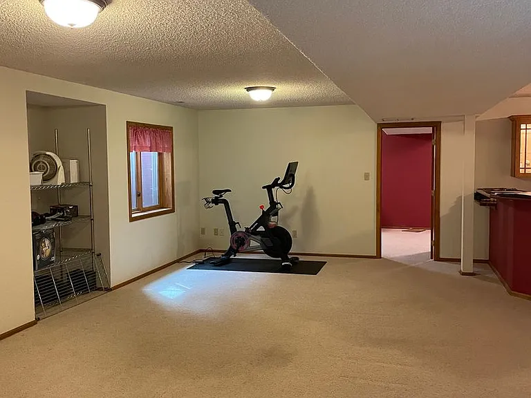 5045 Broadmoor Bluffs Dr — Photo 20