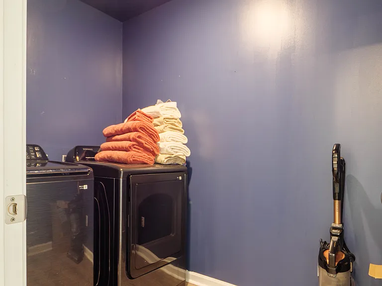 1716 Phillips Cir — Photo 15