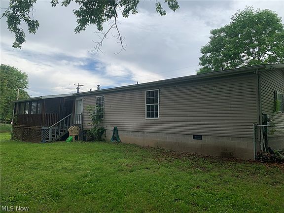 5th image of 702 Leonard Ave