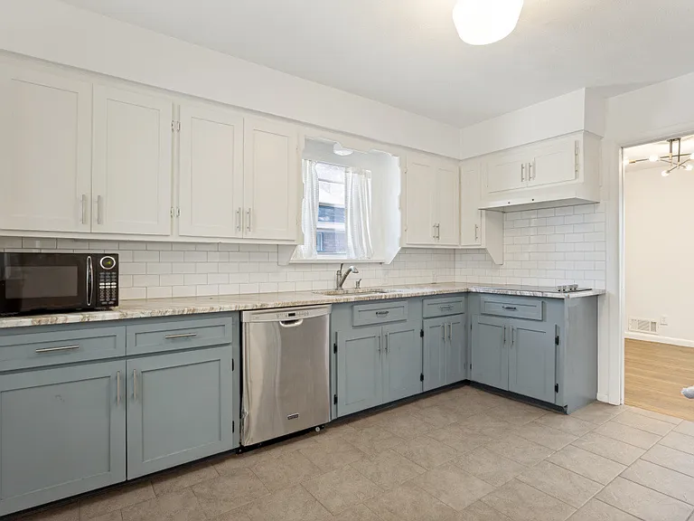 428 E Spring Valley Rd — Photo 13