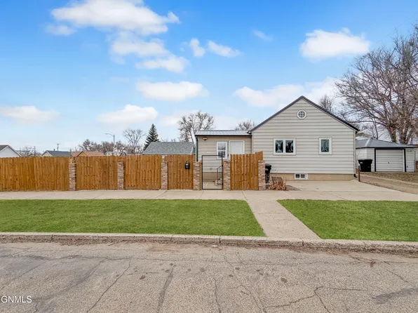 802 W Broadway, Williston, ND 58801