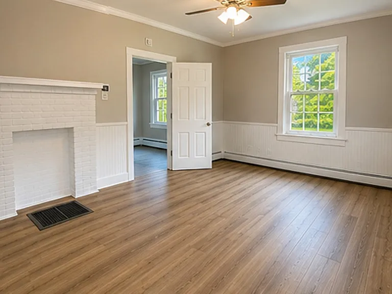 12021 Greenwood Rd — Photo 3
