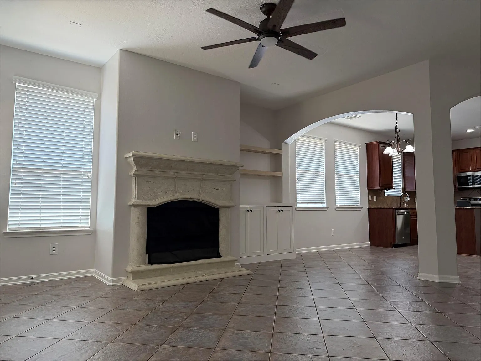 3 bed, 2102 sqft, $2,400 — Photo 3