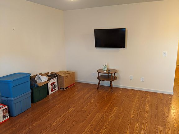 2nd image of 701 Valley Dr