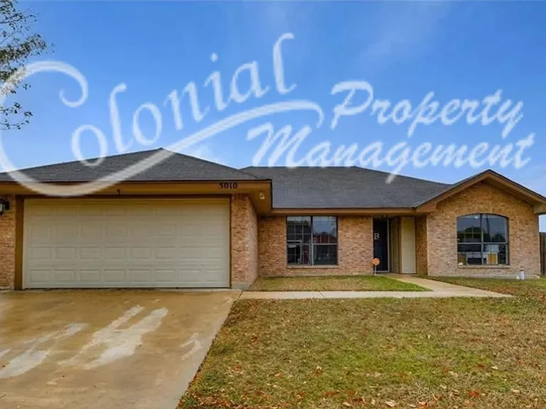 5010 James Loop — Photo 1