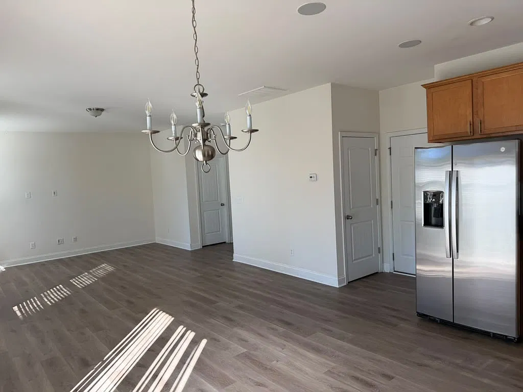 4 bed, 2.5 bath, $1,999 — Photo 4