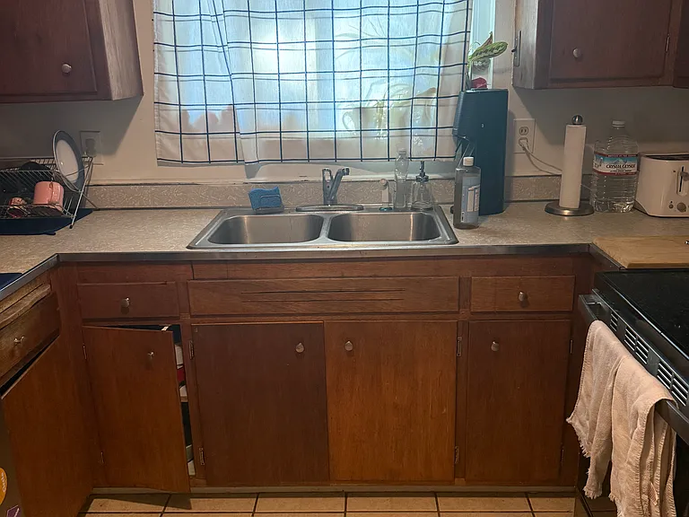 908 Gregory Pl — Photo 9