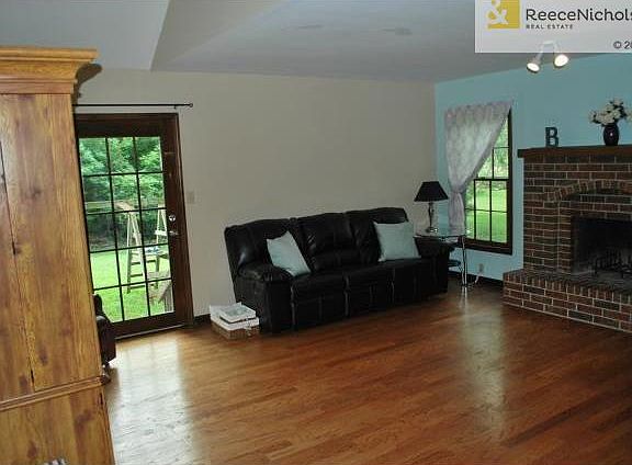 4th image of 3585 NE Chapel Dr