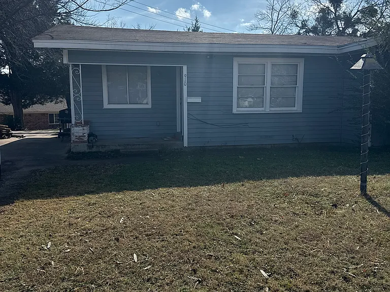 910 Circle Dr — Photo 10