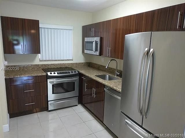 1st image of 981 NE 169th St APT 122