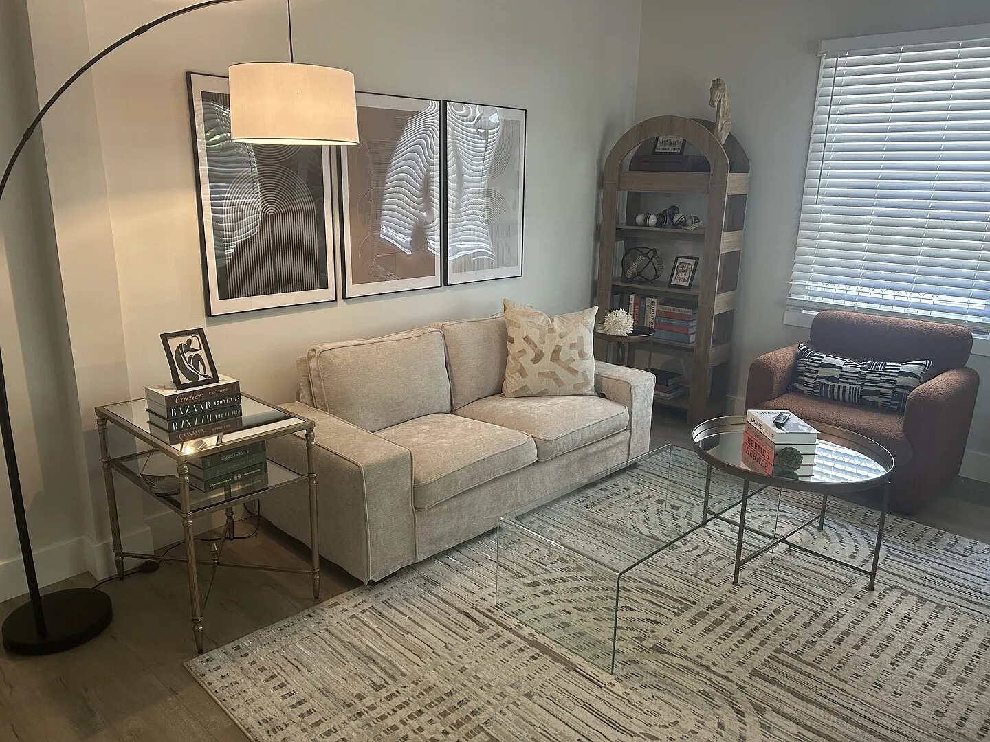 Gorgeous Central Sacramento Flat — Photo 2