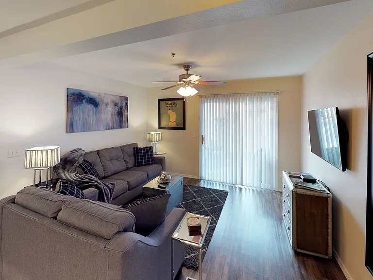 923 W Battlefield St — Photo 14