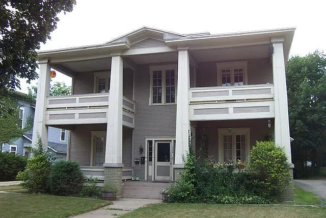 207 Elm St photo 1