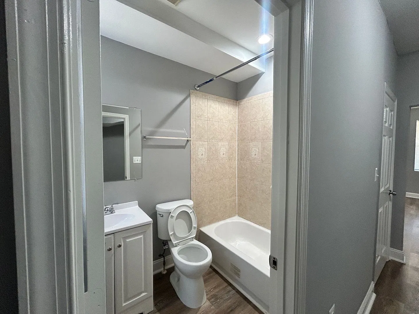1320 N Kenwood Ave #A — Photo 3
