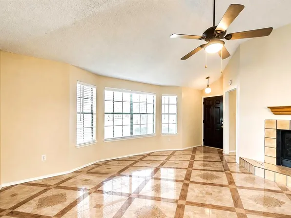 2332 Chestnut Way, Bedford, TX 76022