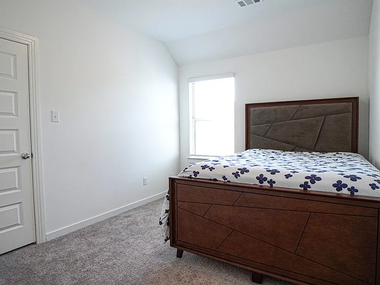 2420 Green River Rd — Photo 21
