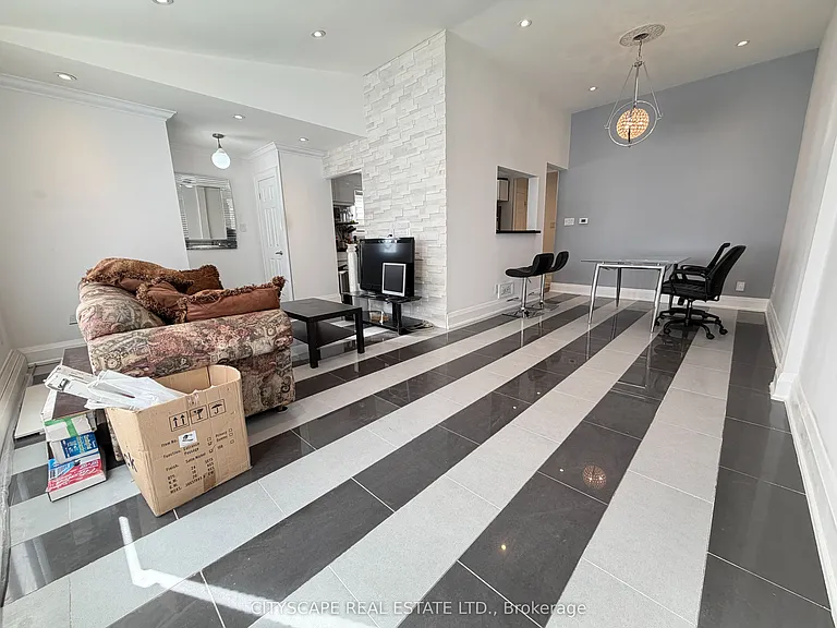 135 Bonham Blvd #UPPER — Photo 7